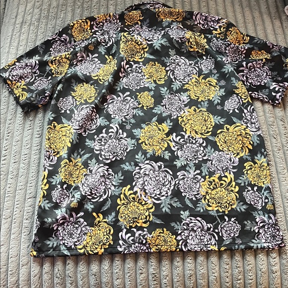 Urban Outfitters Men’s Floral Black and Yellow Shirt - Picture 2 of 3